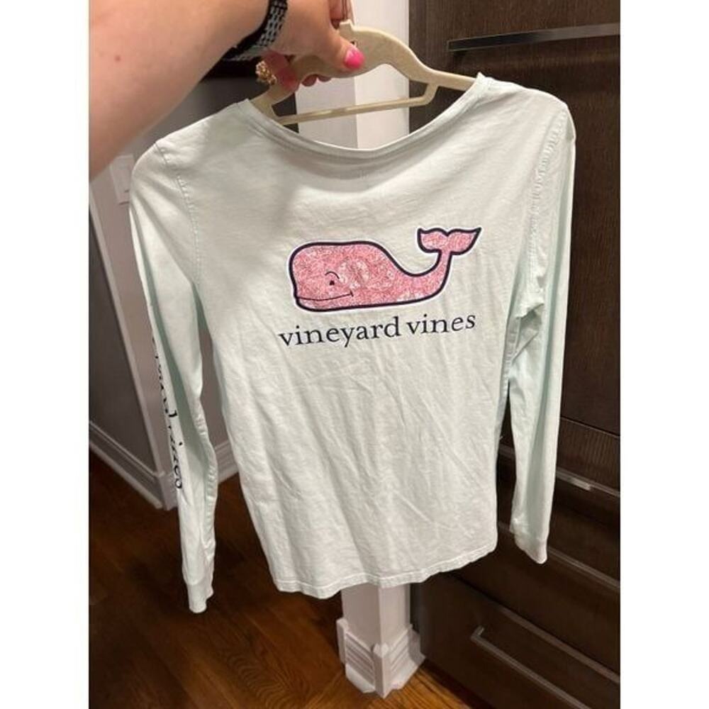 Vineyard Vines woman’s long sleeve‎ whale shirt size XS